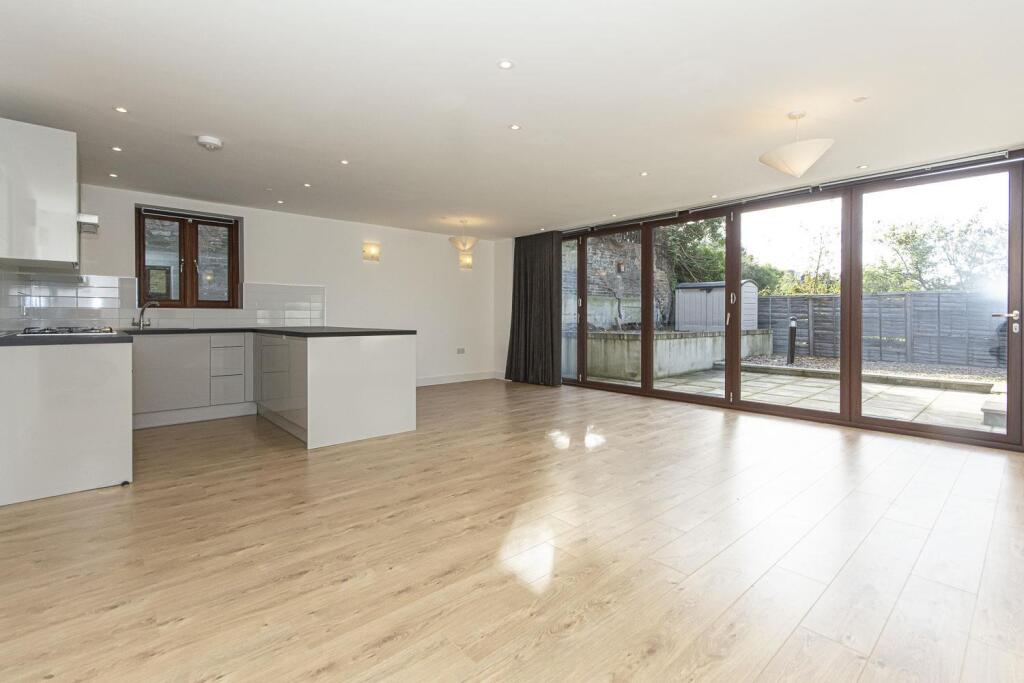 2 bed Detached for rent in Clapham. From Urban Lettings Battersea 2 bed Detached for rent in Clapham. From Urban Lettings Battersea