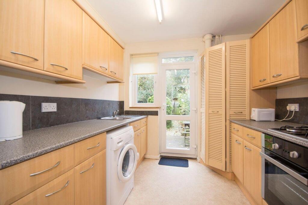 3 bed Detached for rent in Clapham. From Urban Lettings Battersea
