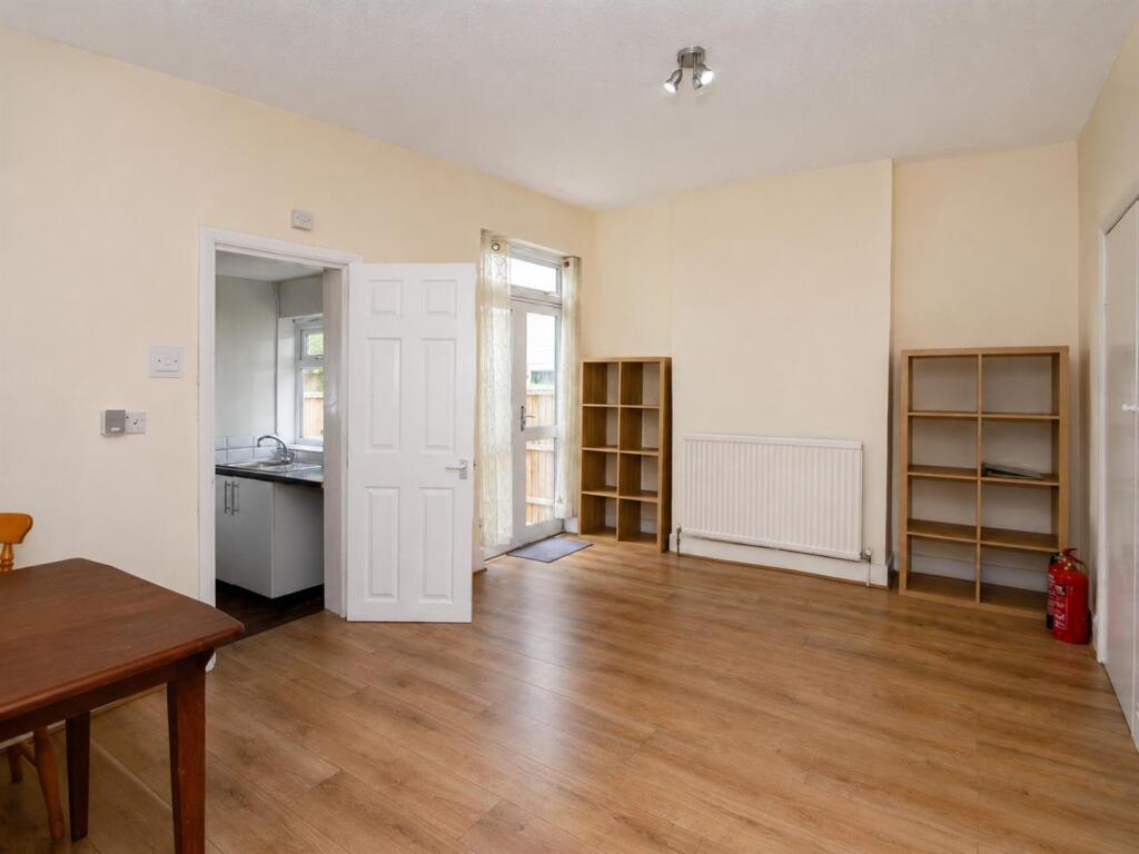 4 bed Detached for rent in Merton. From Urban Lettings Battersea