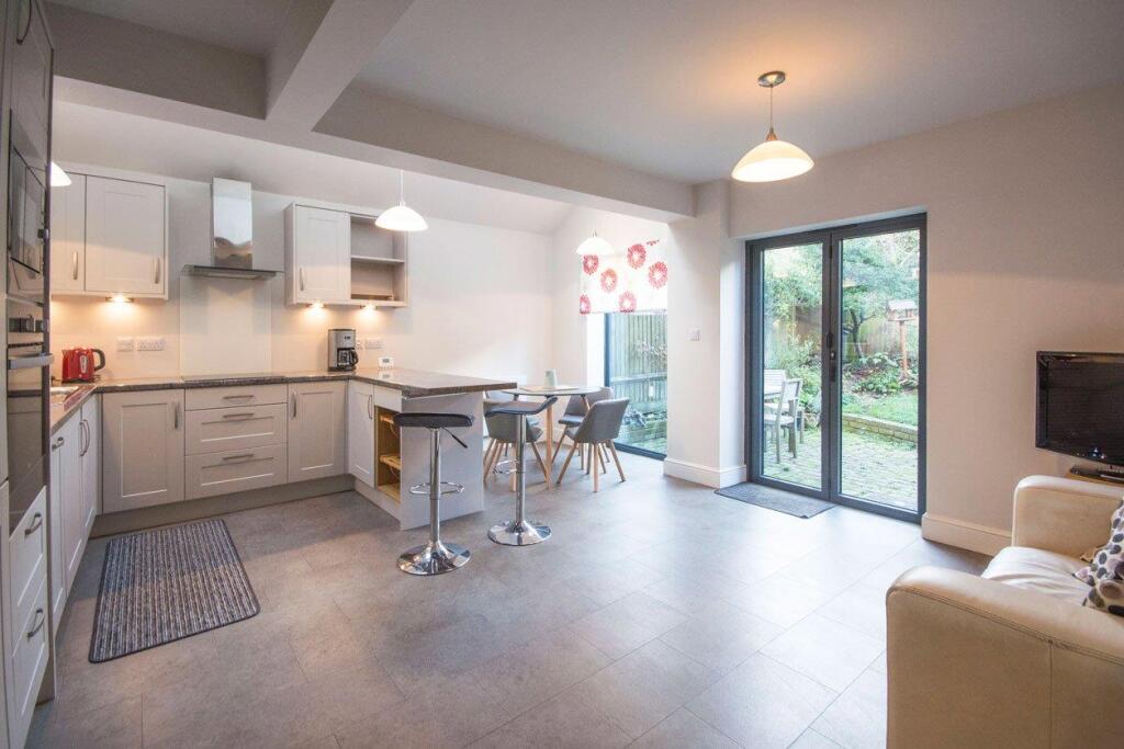1 bed 1st Floor Flat for rent in Clapham. From Urban Lettings Battersea