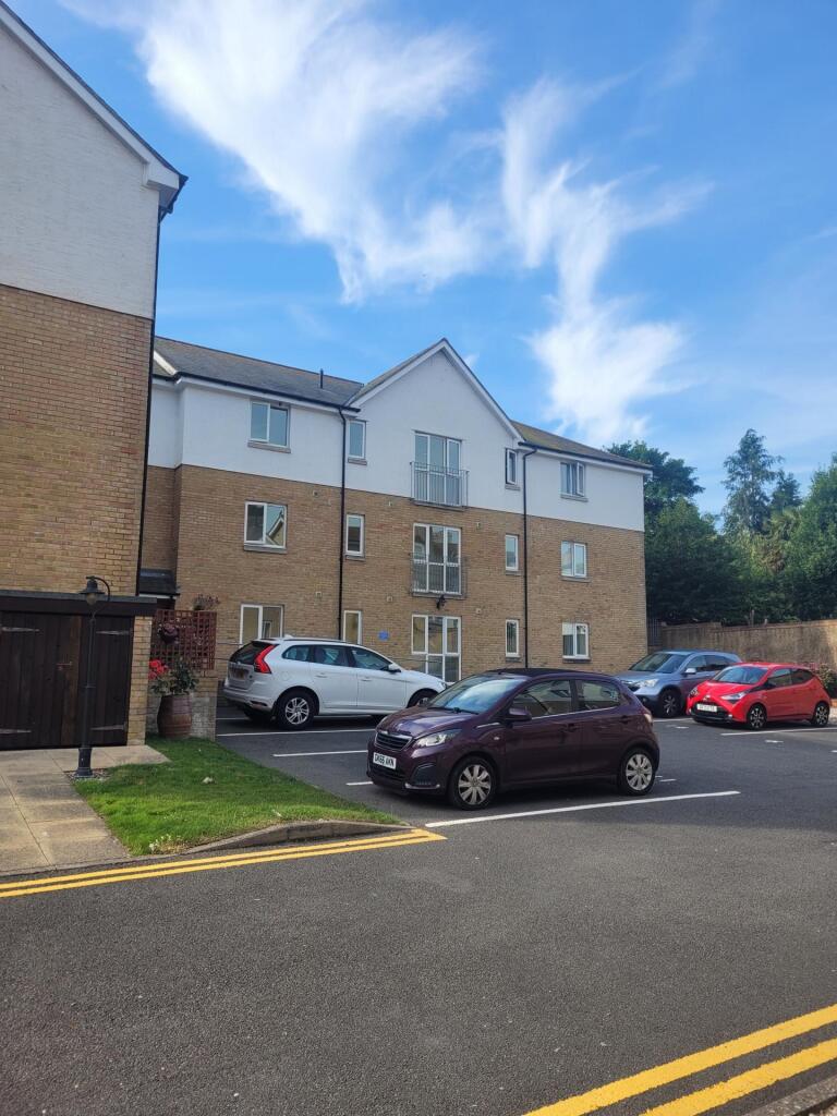 2 bed 1st Floor Flat for rent in Dover. From Jenkinson Estates - Deal