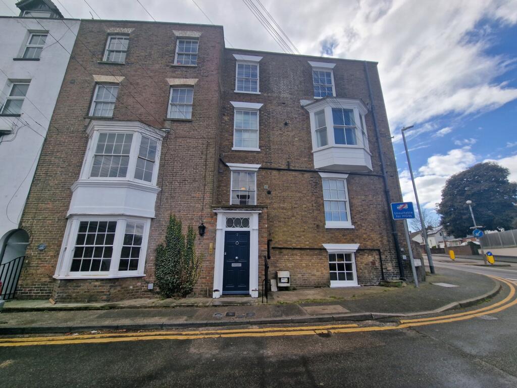 1 bed 1st Floor Flat for rent in Kingsdown. From Jenkinson Estates - Deal