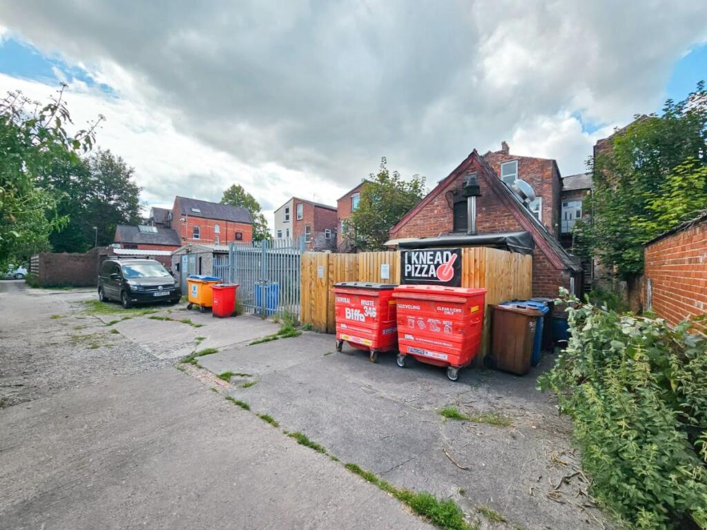 3 bed 1st Floor Flat for rent in Stockport. From Lancashire Properties - Manchester