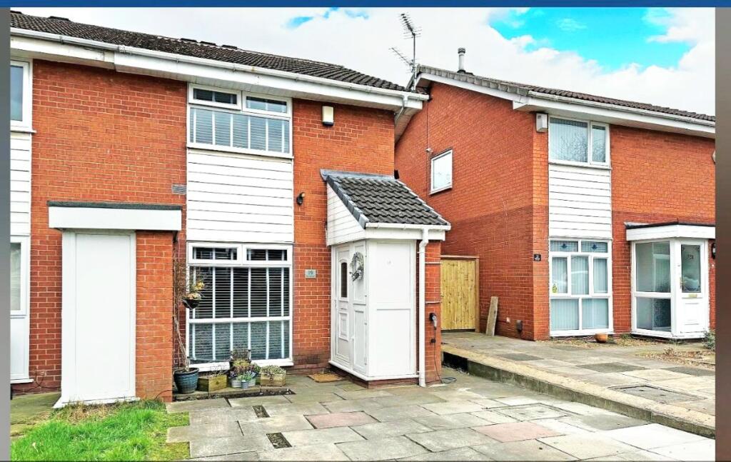2 bed Mid Terraced House for rent in Altrincham. From Lancashire Properties - Manchester