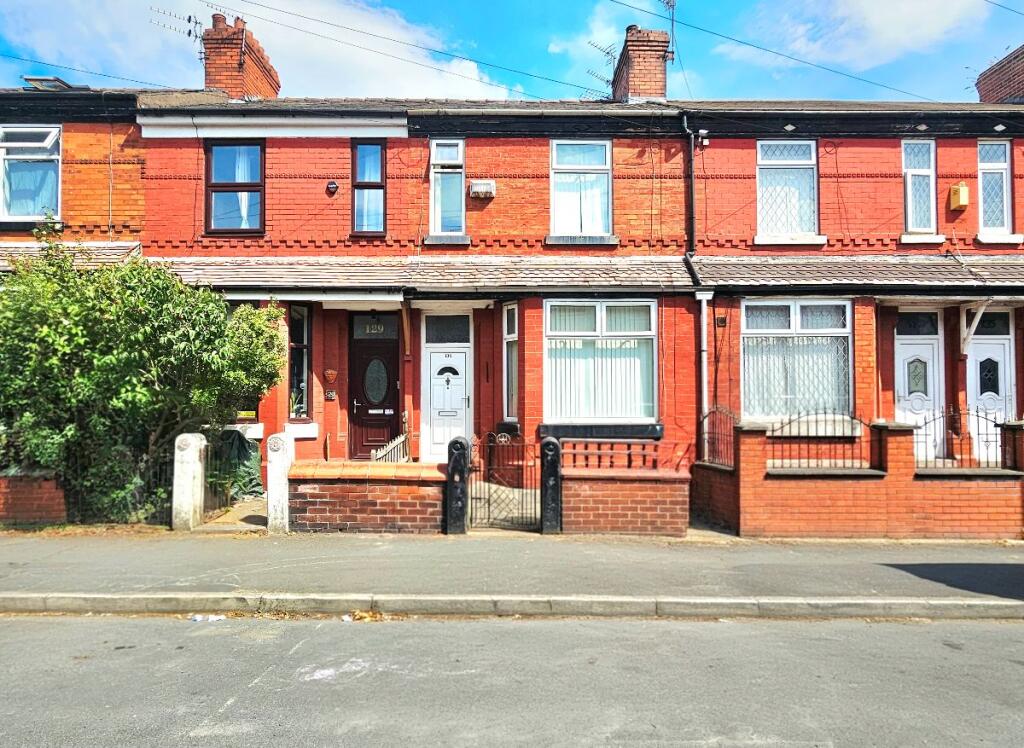 3 bed Mid Terraced House for rent in Stockport. From Lancashire Properties - Manchester