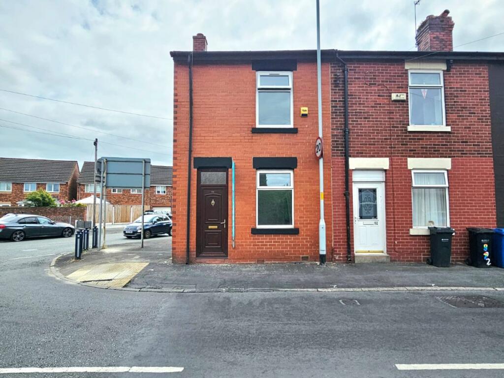 3 bed Mid Terraced House for rent in Stockport. From Lancashire Properties - Manchester