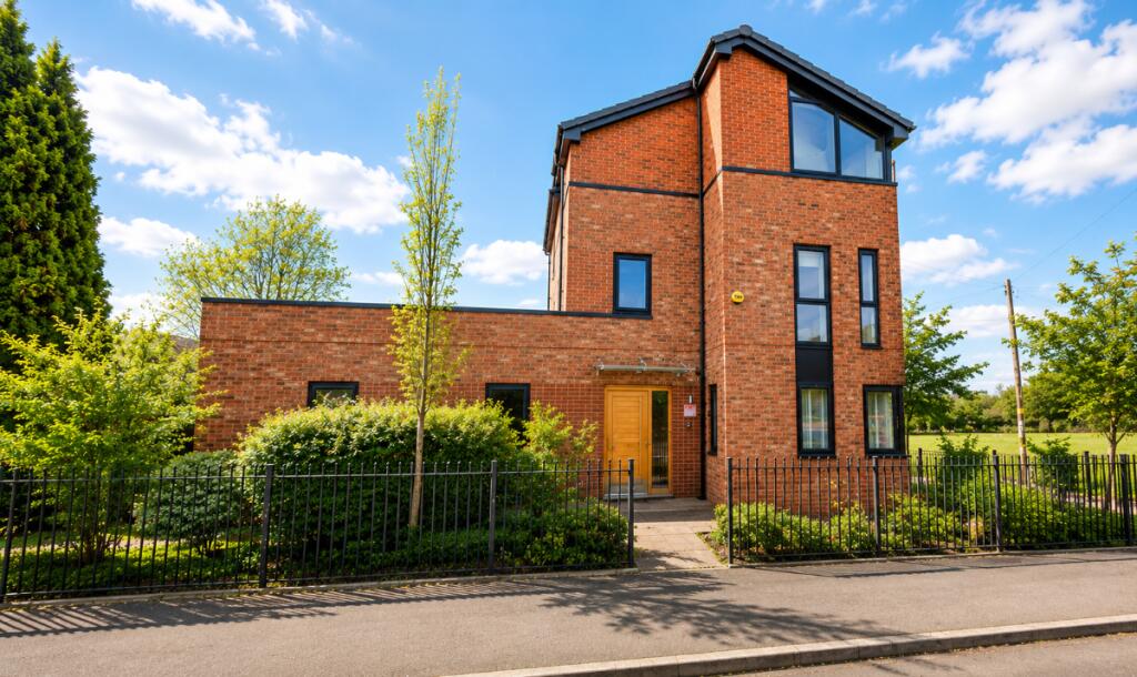4 bed Detached for rent in Altrincham. From Lancashire Properties - Manchester