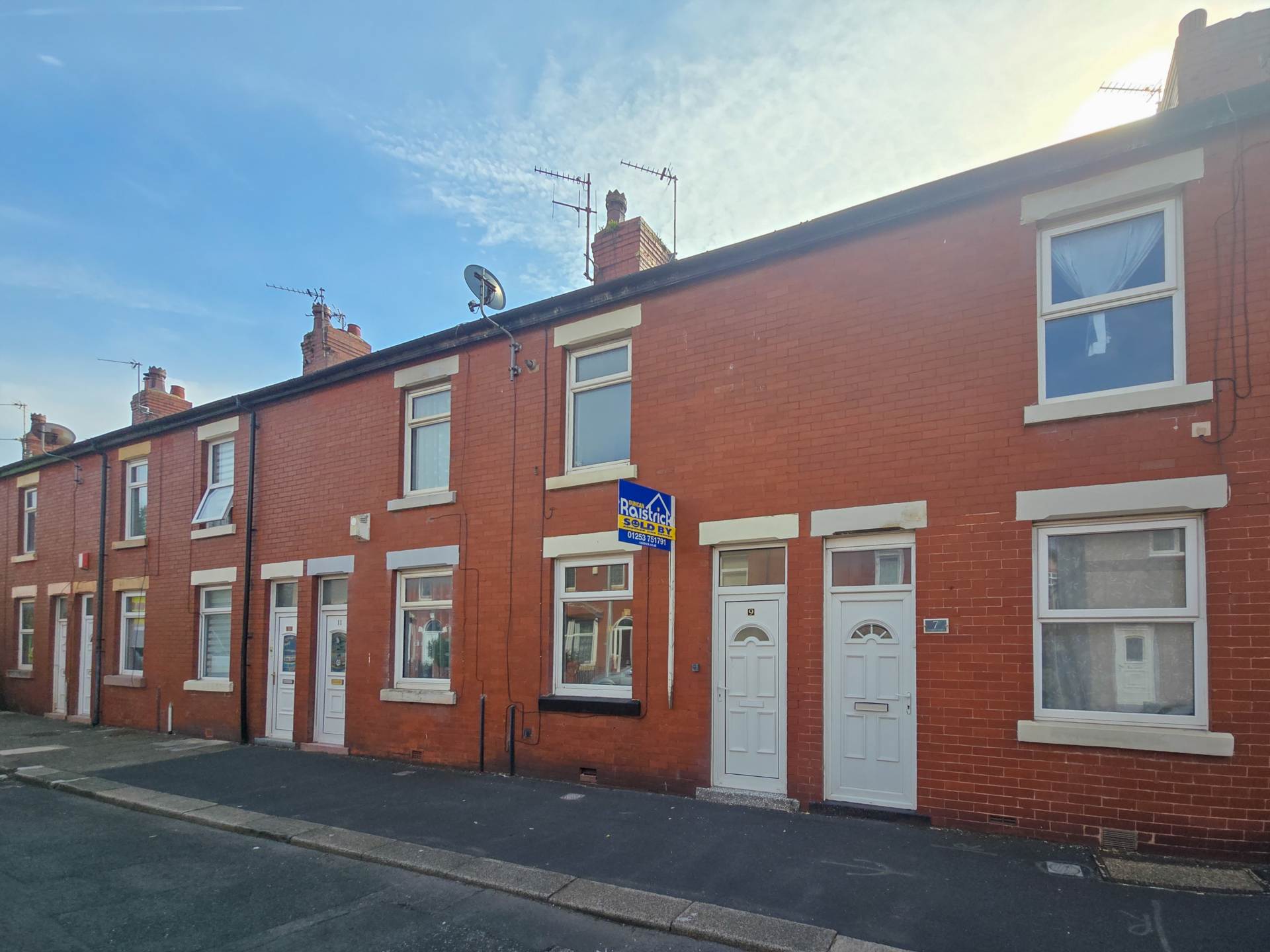 2 bed Mid Terraced House for rent in Blackpool. From DY Property Services