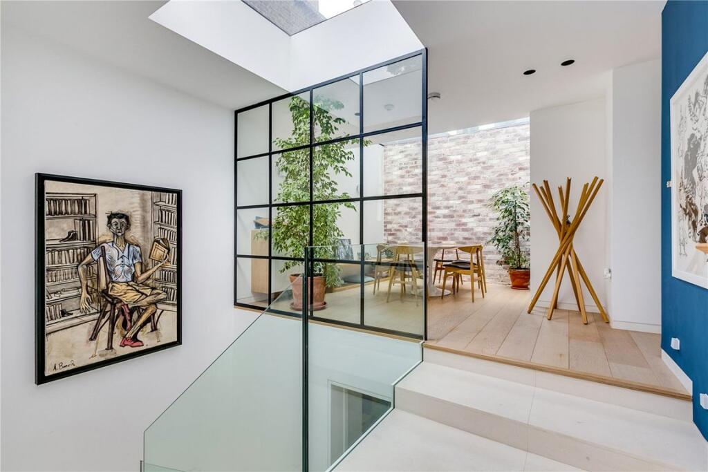 3 bed Annexe for rent in Kensington. From Marsh & Parsons - Holland Park 3 bed Annexe for rent in Kensington. From Marsh & Parsons - Holland Park