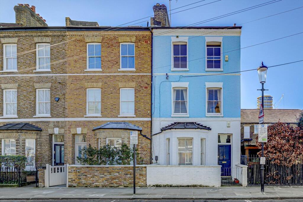 2 bed 1st Floor Flat for rent in Kensington. From Marsh & Parsons - Holland Park