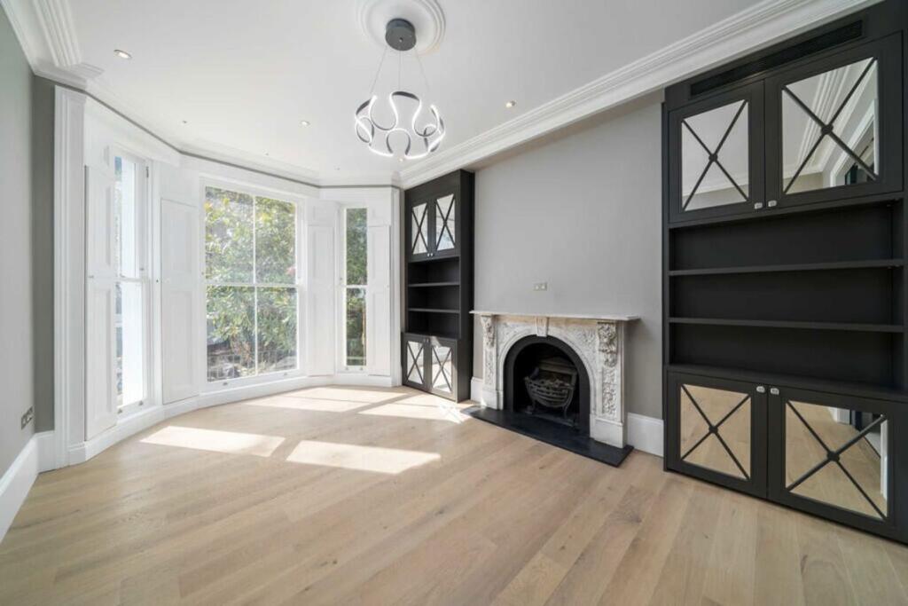 2 bed Annexe for rent in Kensington. From Marsh & Parsons - Holland Park