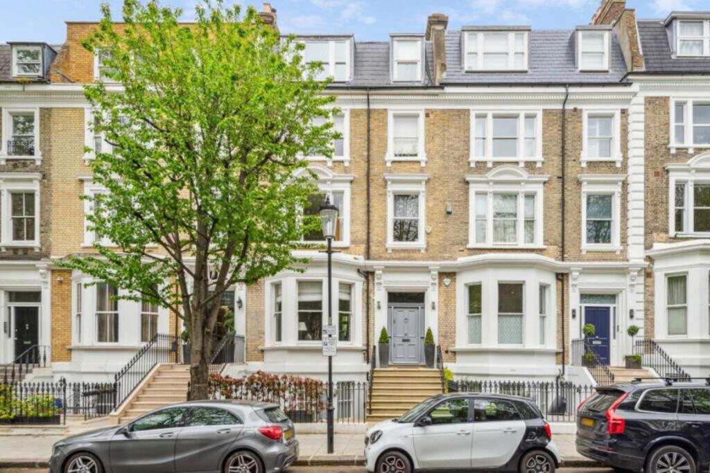 6 bed Detached for rent in Kensington. From Marsh & Parsons - Holland Park