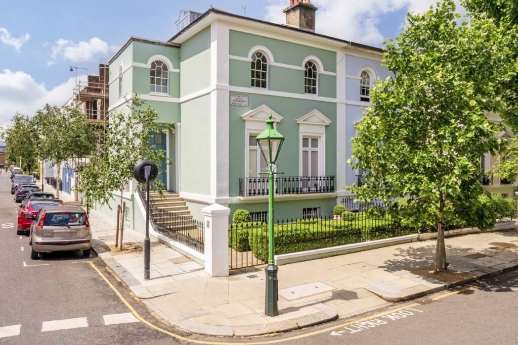 5 bed Semi Detached for rent in Kensington. From Marsh & Parsons - Holland Park