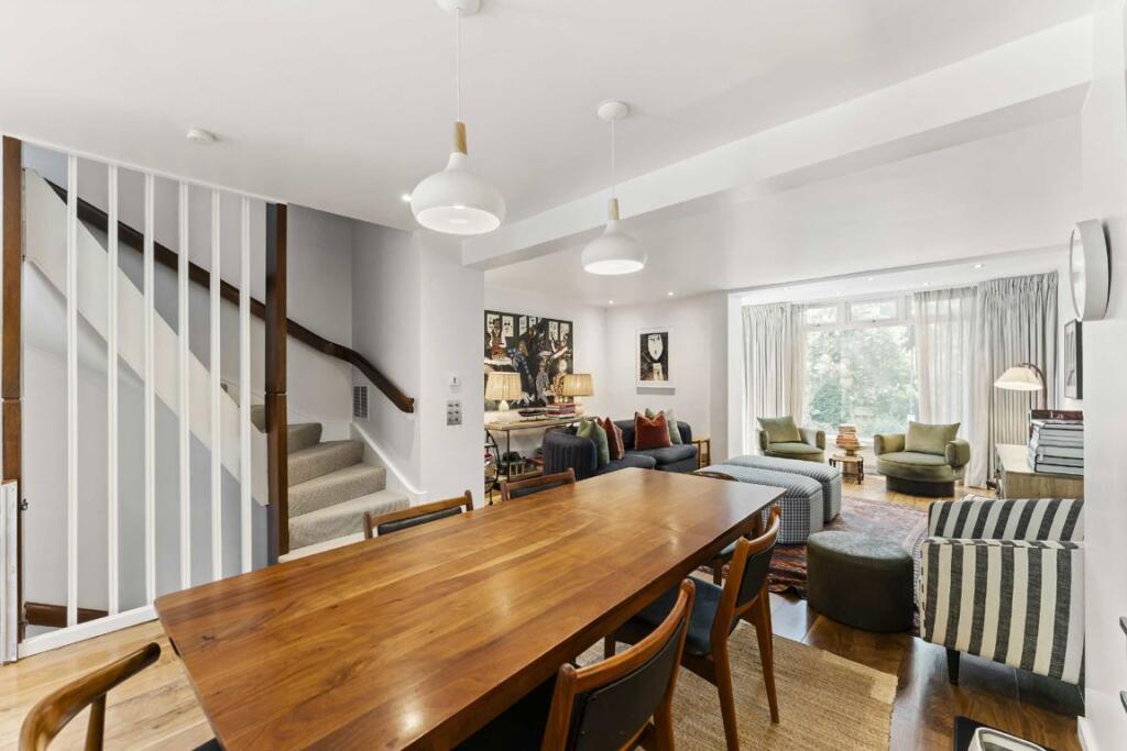 4 bed Mid Terraced House for rent in Kensington. From Marsh & Parsons - Holland Park