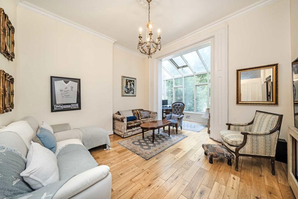 2 bed 1st Floor Flat for rent in Kensington. From Marsh & Parsons - Holland Park