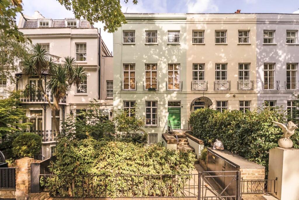 2 bed 1st Floor Flat for rent in Kensington. From Marsh & Parsons - Holland Park