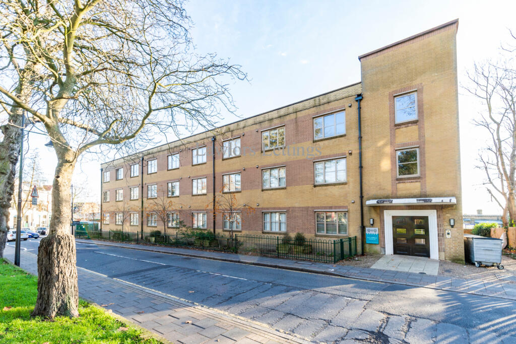 1 bed Apartment for rent in Woodford. From Lawlors Property Services