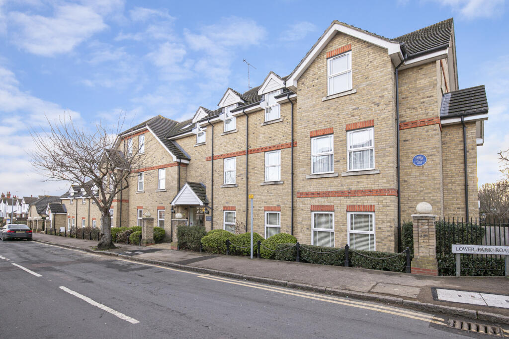 2 bed Apartment for rent in Loughton. From Lawlors Property Services Ltd - Loughton Sales