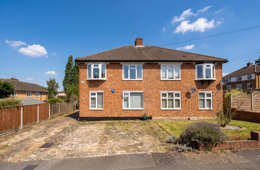 2 bed Apartment for rent in Loughton. From Lawlors Property Services Ltd - Loughton Sales