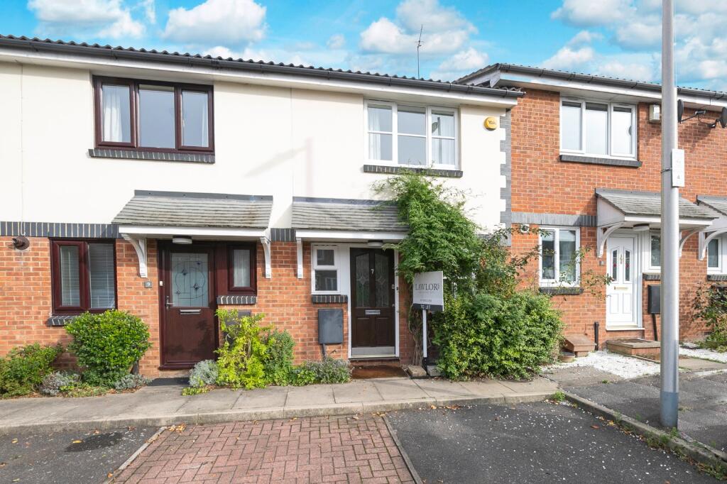 2 bed Detached for rent in London. From Lawlors Property Services Ltd - Loughton Sales