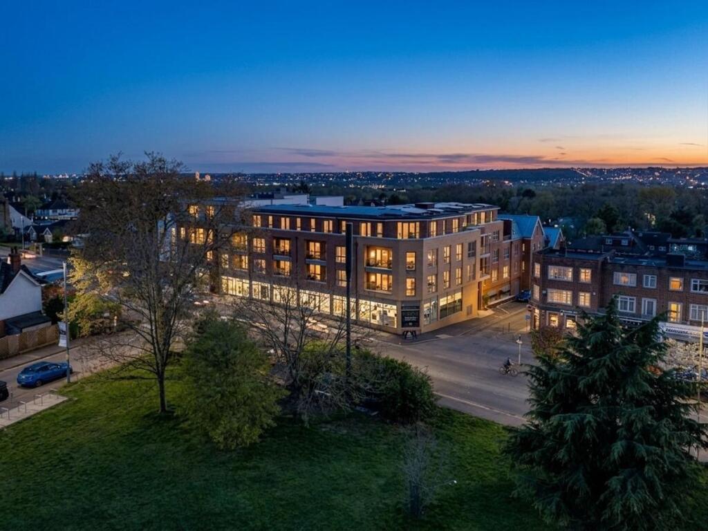 2 bed Apartment for rent in Chigwell. From Lawlors Property Services Ltd - Loughton Sales