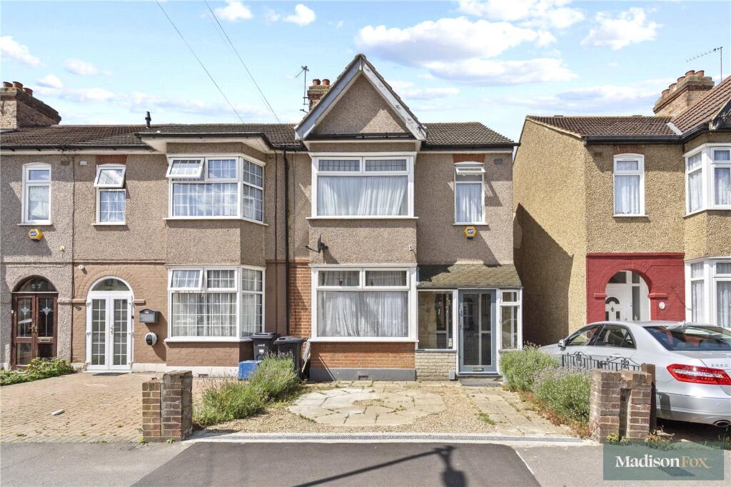 3 bed End of Terrace for rent in Chigwell Row. From Madison Fox - Chigwell