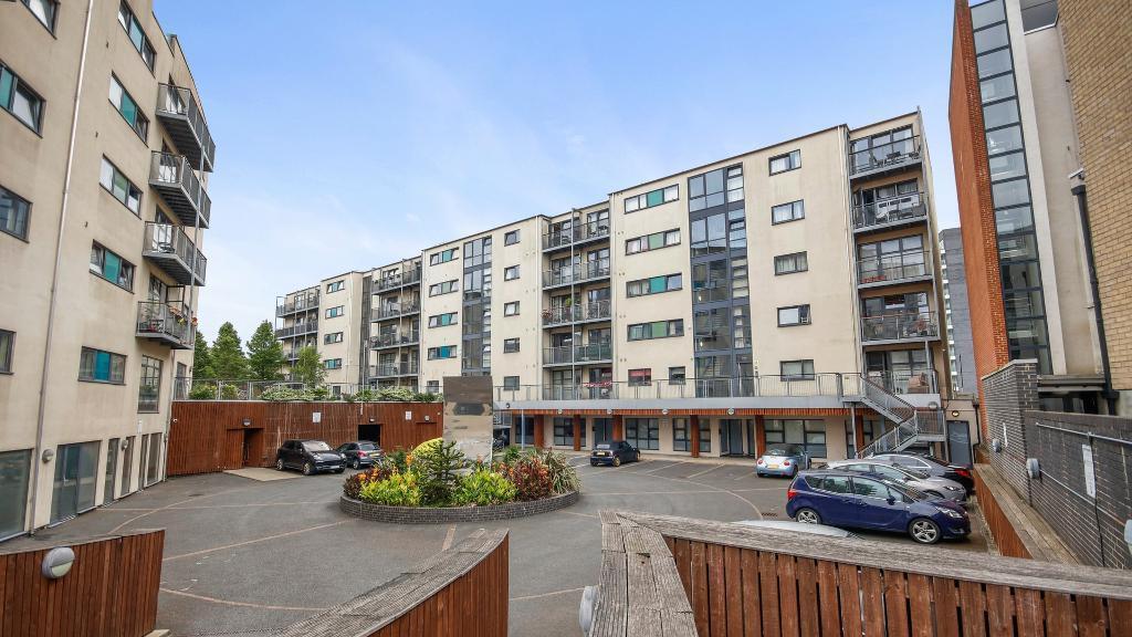 2 bed 1st Floor Flat for rent in Poplar. From Monreal Shaw - London