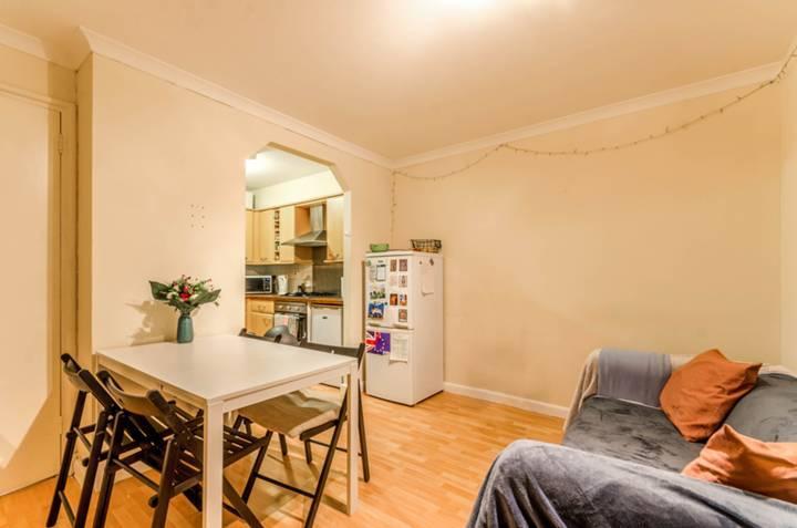 4 bed 1st Floor Flat for rent in Bermondsey. From Monreal Shaw - London