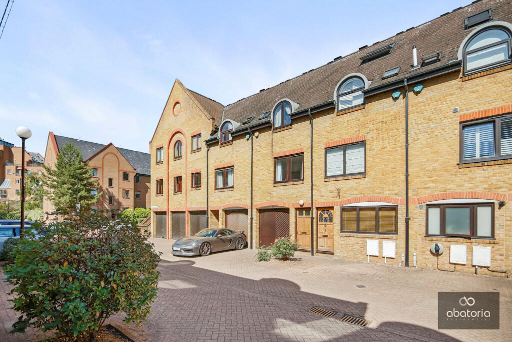 3 bed Mid Terraced House for rent in Bermondsey. From Abatoria - Wapping