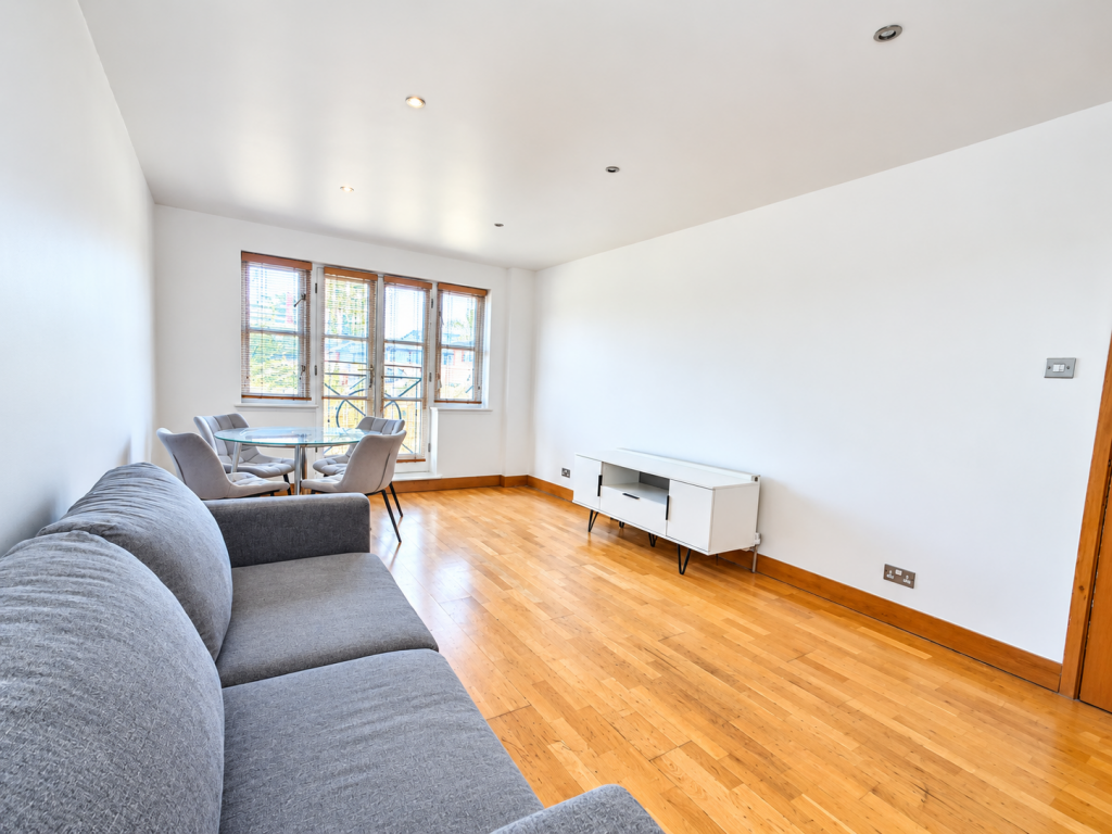 2 bed Apartment for rent in Stepney. From Abatoria - Wapping
