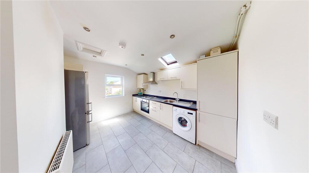 3 bed Mid Terraced House for rent in Bristol. From Abode Property Management - Student