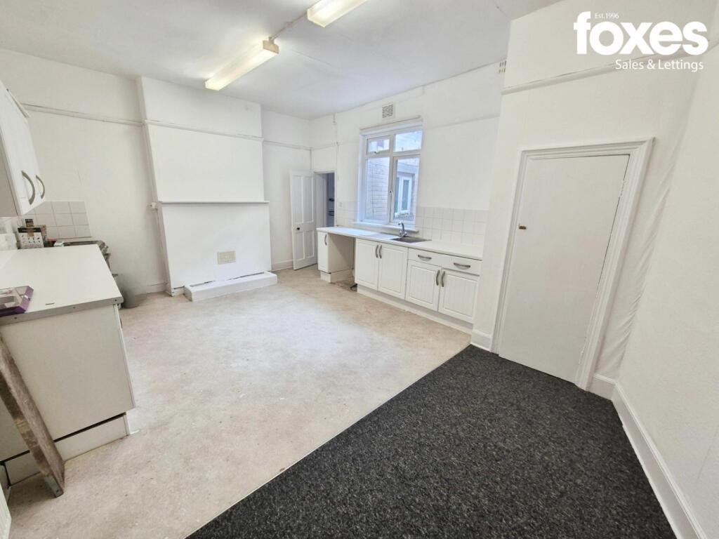 2 bed 1st Floor Flat for rent in Bournemouth. From Foxes Sales & Lettings - Bournemouth