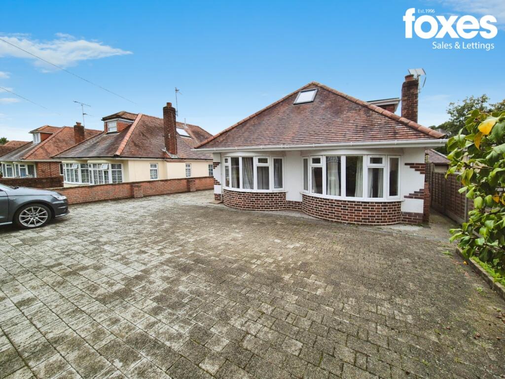 5 bed Detached for rent in Hurn. From Foxes Sales & Lettings - Bournemouth 5 bed Detached for rent in Hurn. From Foxes Sales & Lettings - Bournemouth