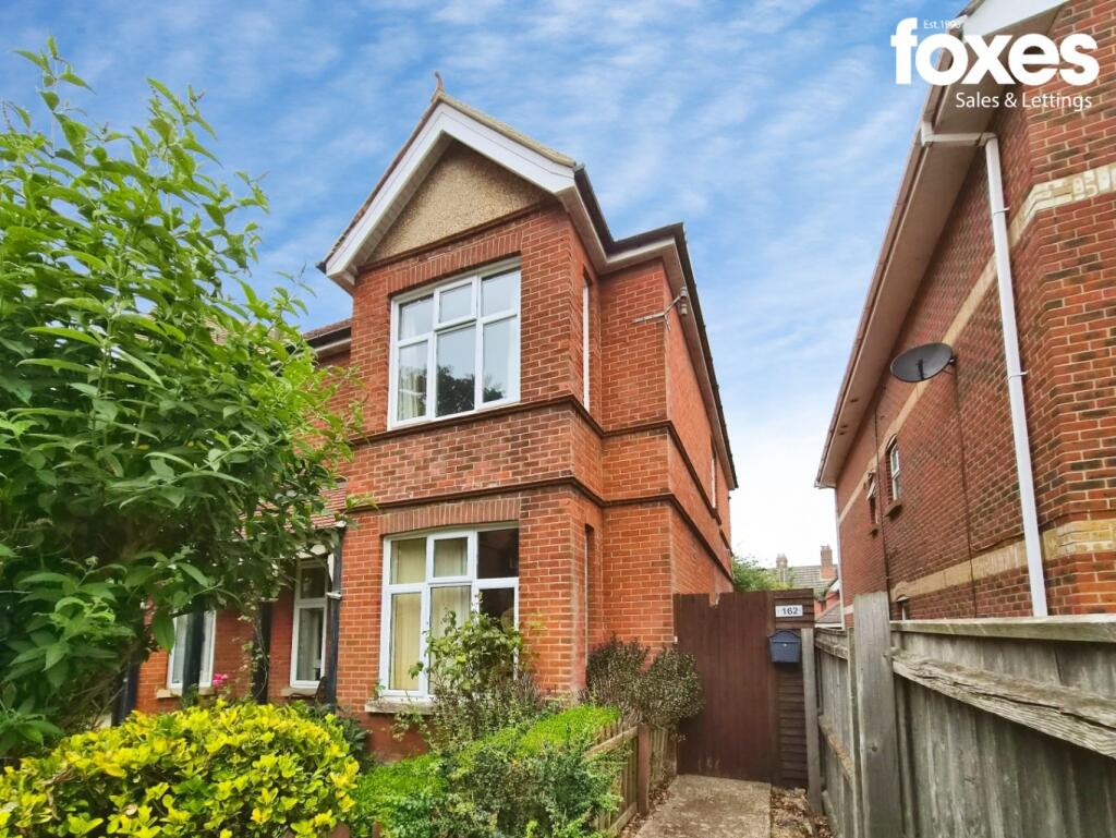 3 bed Apartment for rent in Winkton. From Foxes Sales & Lettings - Bournemouth