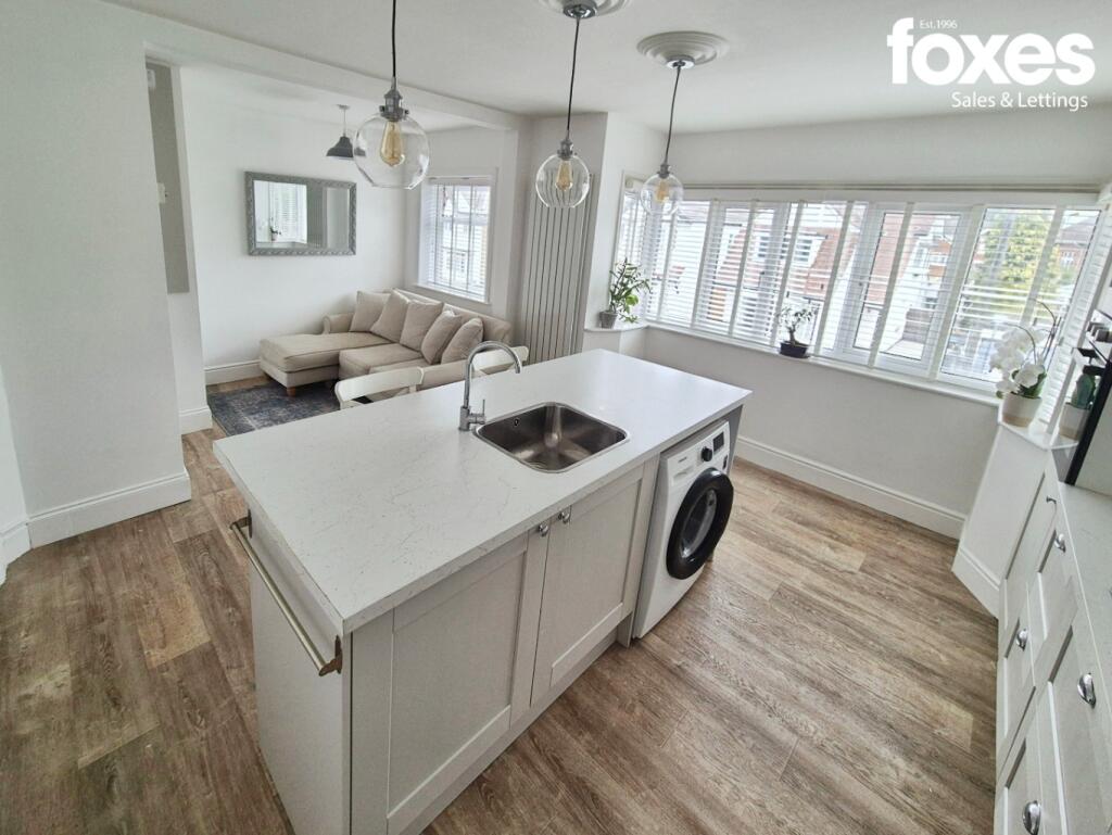 2 bed 1st Floor Flat for rent in Bournemouth. From Foxes Sales & Lettings - Bournemouth