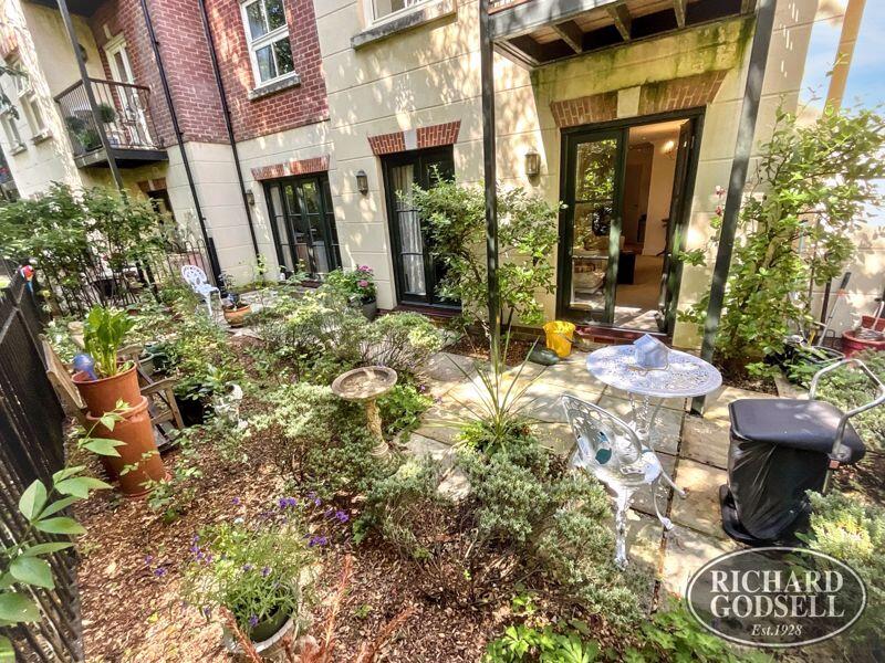 2 bed House (unspecified) for rent in Winkton. From Richard Godsell Estate Agents - Christchurch