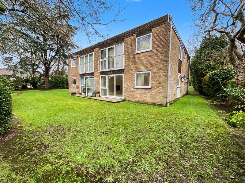 2 bed 1st Floor Flat for rent in Winkton. From Richard Godsell Estate Agents - Christchurch