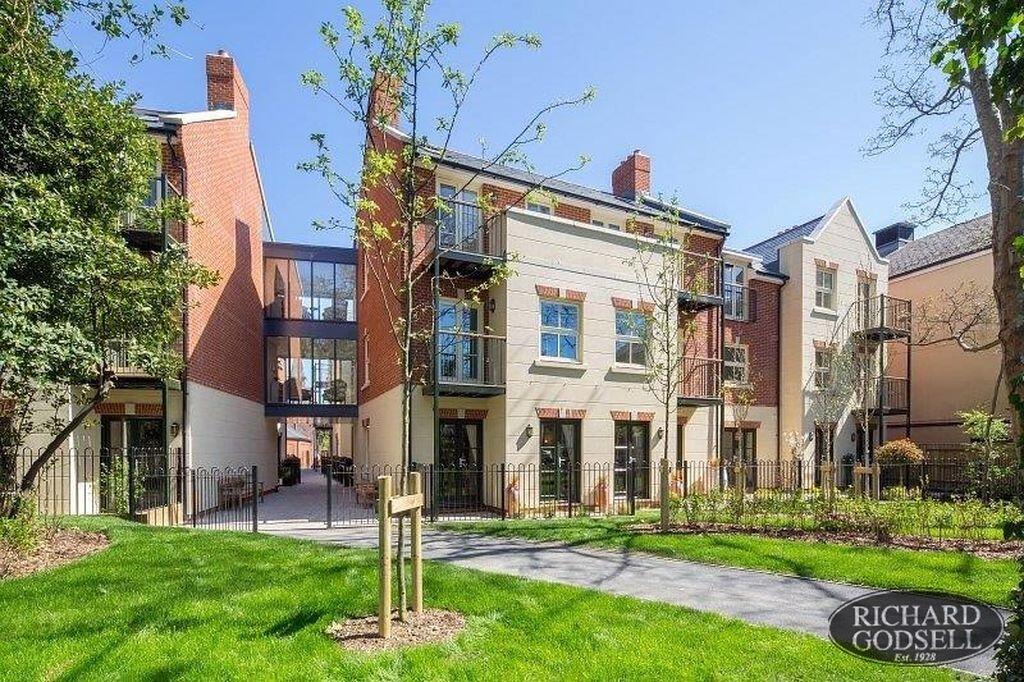 2 bed 1st Floor Flat for rent in Winkton. From Richard Godsell Estate Agents - Christchurch