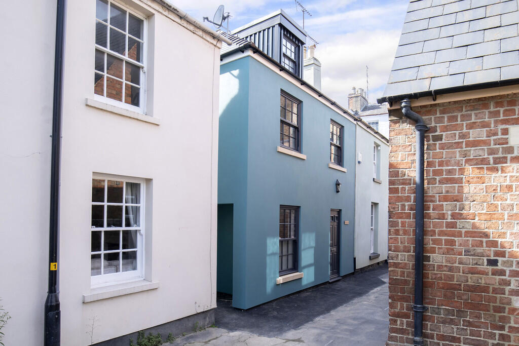 2 bed Detached for rent in Cheltenham. From Elliot Oliver Sales - Cheltenham 2 bed Detached for rent in Cheltenham. From Elliot Oliver Sales - Cheltenham