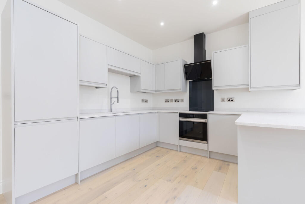 3 bed Mid Terraced House for rent in Prestbury. From Elliot Oliver Sales and Lettings - Cheltenham 3 bed Mid Terraced House for rent in Prestbury. From Elliot Oliver Sales and Lettings - Cheltenham