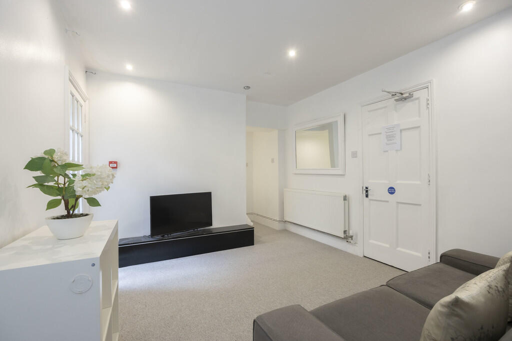 0 bed House Share for rent in Prestbury. From Elliot Oliver Sales and Lettings - Cheltenham