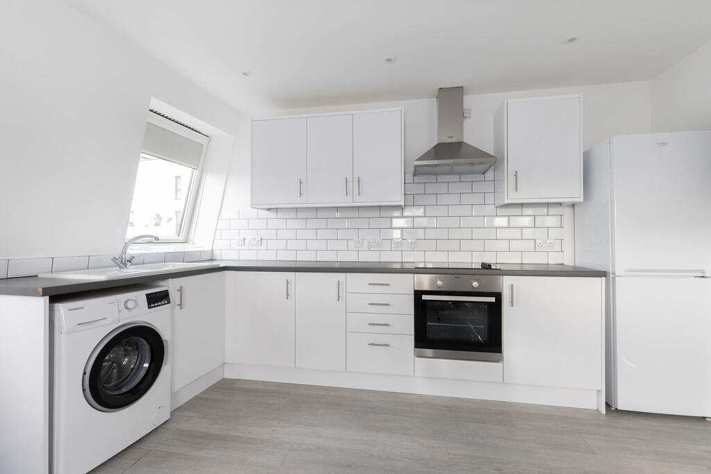 2 bed Apartment for rent in Cheltenham. From Elliot Oliver Sales - Cheltenham