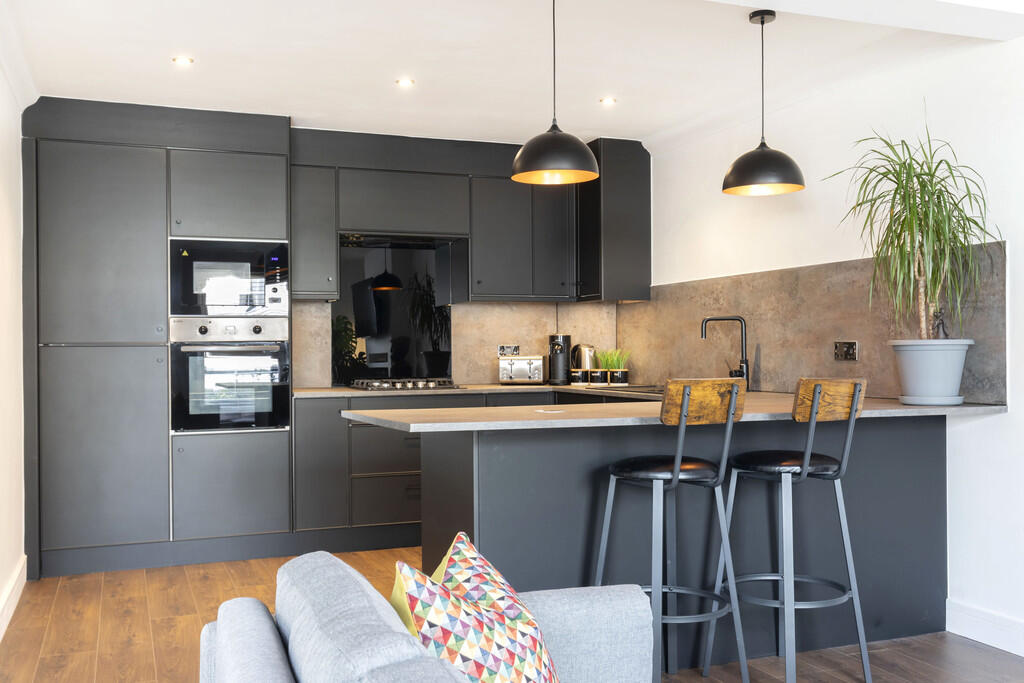2 bed Mid Terraced House for rent in Prestbury. From Elliot Oliver Sales - Cheltenham