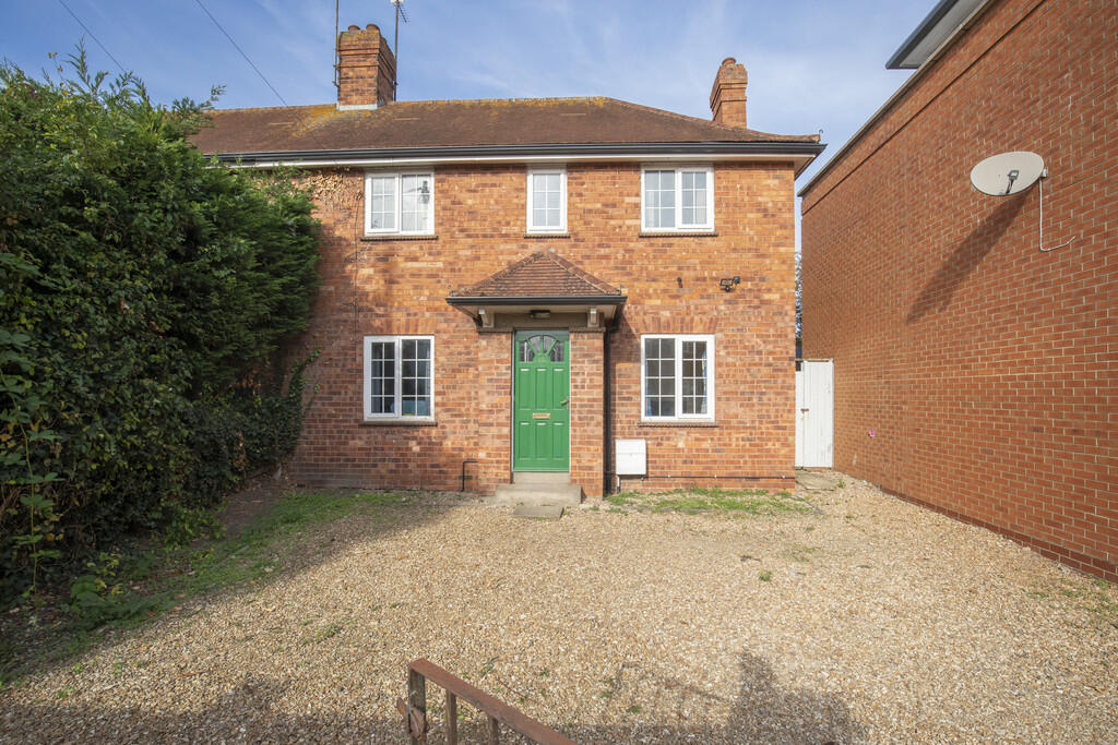 4 bed Semi Detached for rent in Cheltenham. From Elliot Oliver Sales - Cheltenham 4 bed Semi Detached for rent in Cheltenham. From Elliot Oliver Sales - Cheltenham