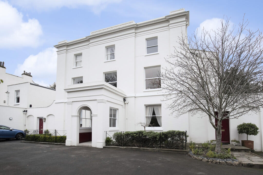 2 bed Apartment for rent in Cheltenham. From Elliot Oliver Sales - Cheltenham