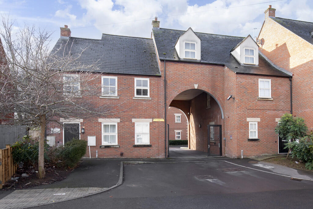 2 bed House (unspecified) for rent in Gloucester. From Elliot Oliver Sales - Cheltenham