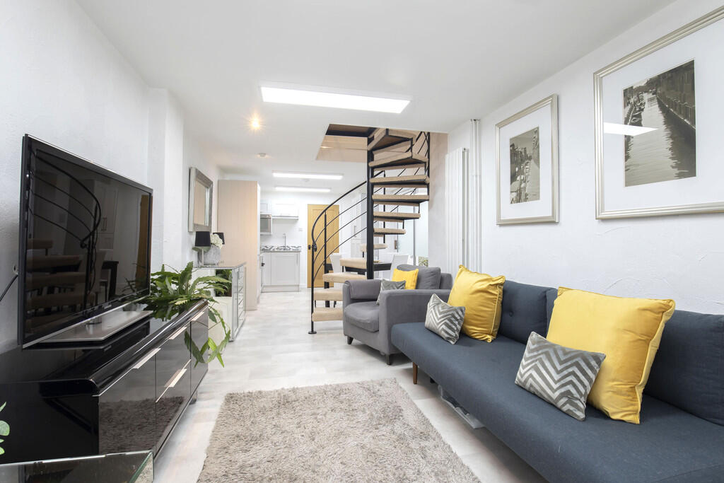 1 bed Detached for rent in Shurdington. From Elliot Oliver Sales - Cheltenham