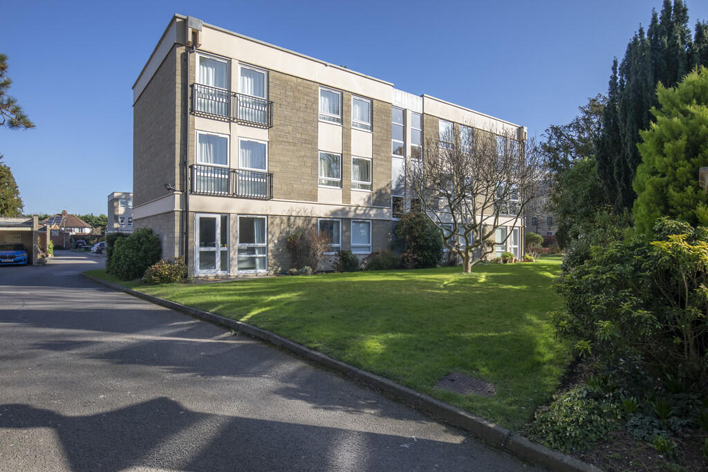 2 bed 1st Floor Flat for rent in Prestbury. From Elliot Oliver Sales - Cheltenham