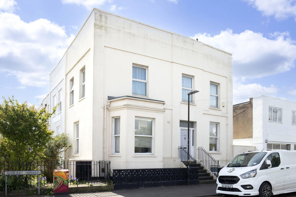 1 bed Apartment for rent in Leckhampton Hill. From Elliot Oliver Sales - Cheltenham