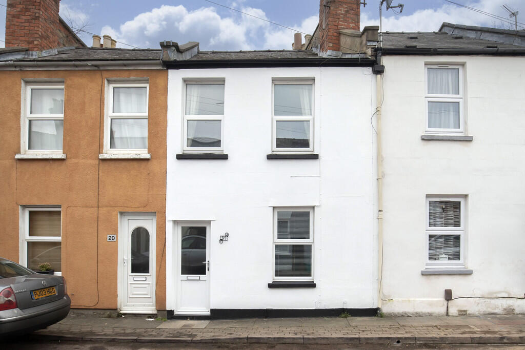 2 bed Mid Terraced House for rent in Swindon. From Elliot Oliver Sales - Cheltenham